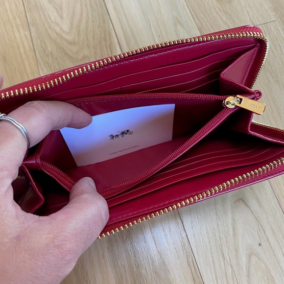 Coach Signature PVC accordion zipper wallet in true red - Picture 5 of 6